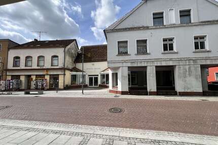 Haus zum Kaufen in Ueckermünde 350.000,00 € 213 m²