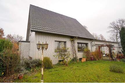 Großzügiges Zweifamilienhaus mit Gartenidylle - Ländlich wohnen zwischen Brockhagen und Gütersloh - Gütersloh / Hollen