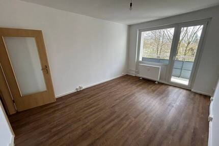 Demnächst auch mit Einbauküche! Helle 3-Zimmer-Wohnung mit Balkon! - Seeland Gatersleben