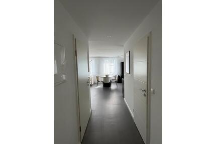 Modernes 2-Zimmer Penthouse mit Stellplatz, EBK & Jalousinen - Garbsen Berenbostel