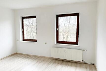 ***WOHNEN IM GRÜNEN*** – Komfortabel, ruhig und familienfreundlich... 3-Raumwohnung mit Tageslichtbad und opionaler Einbauküche ab sofort zu vermieten - Nünchritz