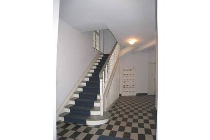 In Rheinnähe: Stadtwohnung im denkmalgeschützten Altbau - Düsseldorf Oberkassel