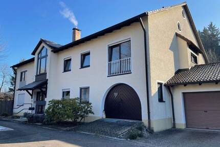 Traumhafte Lage - Geräumige Vierzimmerwohnung inklusive Garagen-Stellplatz - Aystetten