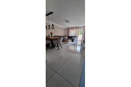 Helle 3-ZW zum Wohlfühlen - 1.400,00&nbsp;EUR Kaltmiete, ca.&nbsp; 75,00&nbsp;m&sup2; in Sachsenheim (PLZ: 74343)