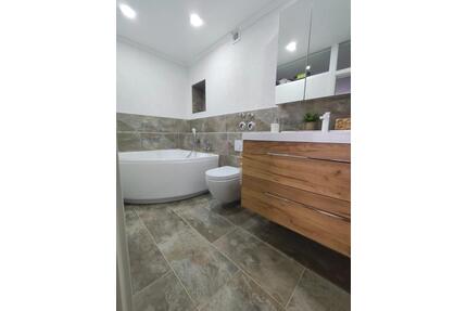 Komplett modernisierte Wohnung mit eigenem Stellplatz - Buseck