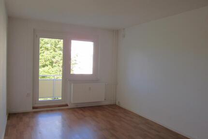 1-Raum-Wohnung mit Balkon - 281,00&nbsp;EUR Kaltmiete, ca.&nbsp; 41,21&nbsp;m&sup2; in Crimmitschau (PLZ: 08451)