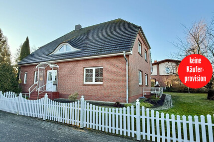 HORN IMMOBILIEN++ 2 km bis Neubrandenburg, großes Einfamilienhaus mit vielen Extras - Einliegerwohnung möglich - Neuendorf