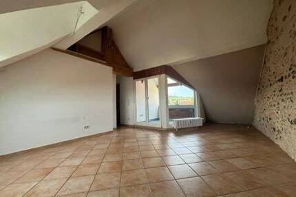 Individuell geschnittene 3 Zimmer Dachwohnung in Hilzingen