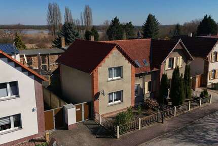 Haus zum Kaufen in Sandersdorf-Brehna 72.000,00 € 101.6 m²