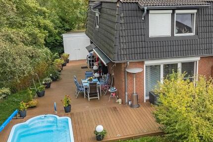 Attraktives Reihenendhaus mit Außenpool in Neu Wulmstorf