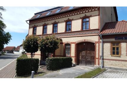 Wohn- und Geschäftshaus mit Stellplätzen und Brunnen - Stadtroda