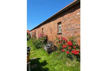 Haus zum Mieten in Hage 600,00 € 250 m²