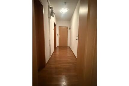 Wohnung zu vermieten, zwei Zimmer Küche, Bad mit EBK - Wilhelmshaven Heppens