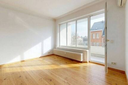 Klassische Architektur trifft Wohnkomfort: 3-Zimmer-Wohnung mit Stellplatz - Berlin Steglitz