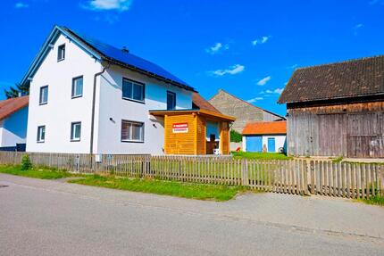 Modernisierte Einfamilienhaus. |Energieklasse A| PV Warmepumpe| - Straßkirchen