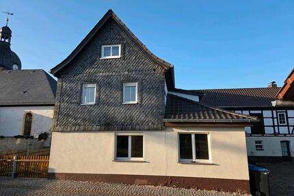Einfamilienhaus, Bauernhaus - 900,00&nbsp;EUR Kaltmiete, ca.&nbsp; 120,00&nbsp;m&sup2; in Pößneck (PLZ: 07381)