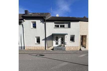 Haus zum Kaufen in Eschweiler 225.000,00 € 240 m²