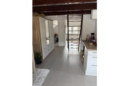 1,5-Zimmer Dachgeschosswohnung mit Blick auf die Weinberge - Esslingen am Neckar Brühl