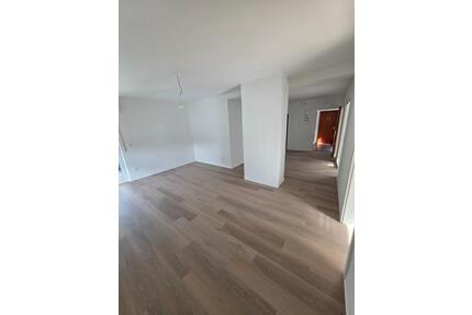 Sanierte 4-Zimmer-Wohnung mit Balkon - Reutlingen Sondelfingen