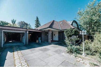 Großzüg. Einfamilienhaus - Vollkeller + GarageCarport für 5 PKW - Quickborn