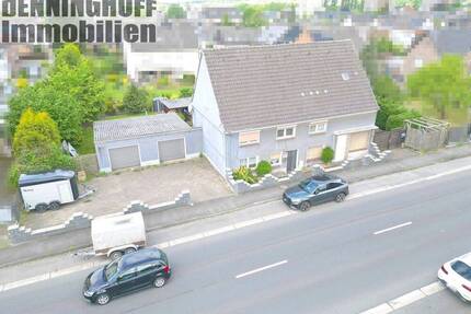 Zweifamilienhaus mit zwei Garagen in Bergkamen