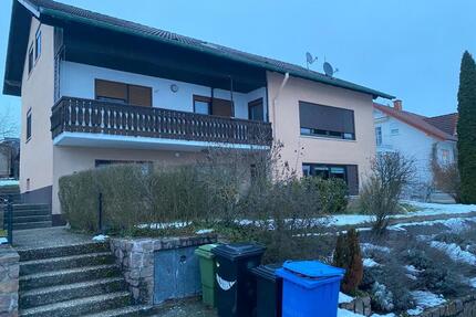 3 Zimmer DG Mietwohnung mit Balkon in Fränkisch Crumbach - Fränkisch-Crumbach