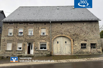 Ehemaliges Bauernhaus mit großem Grundstück - Morbach / Wenigerath