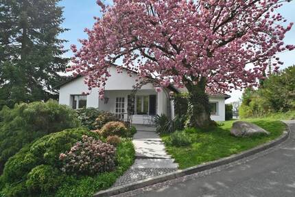 Panorama-Platz:) Freistehendes, großformatiges Einfamilienhaus mit Traumblick in Isenbügel - Heiligenhaus