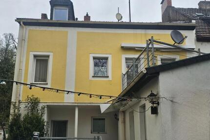 Haus mit 6 Wohneinheiten, 2 Terrassen und Keller - Saarbrücken Brebach-Fechingen