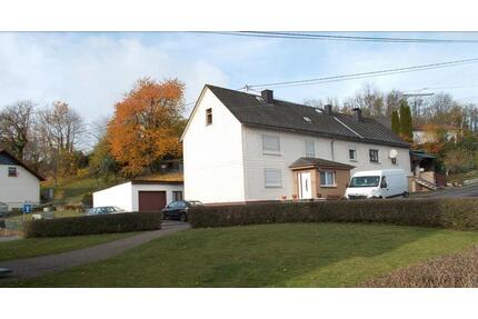 Einfamilienhaus mit großem Grundstück, Garage und Garten - Langenhahn