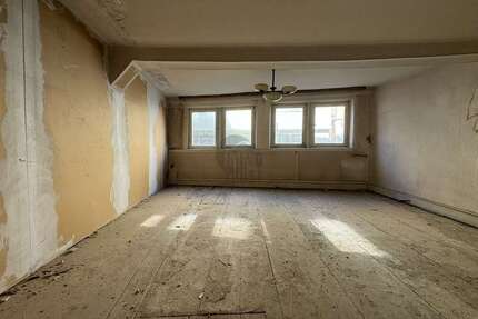 Haus zum Kaufen in Wertheim 150.000,00 € 187 m²