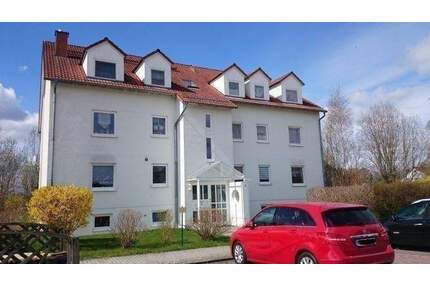 nahe Radeberg - schöne und großzügige 2-Raum-Wohnung im Dachgeschoss mit Balkon - hell, freundlich und ruhige Lage - mit PKW-Stellplatz - Arnsdorf