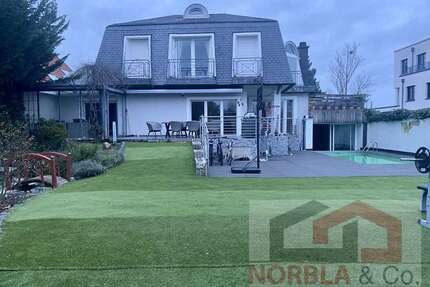 Haus zum Kaufen in Maintal Dörnigheim 980.000,00 € 350 m² - Maintal / Dörnigheim