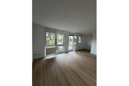 Sanierte Stilvolle 1-Zimmer-Wohnung mit Balkon in Steinberg - Dietzenbach