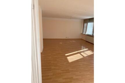 Mitten im Zentrum, schöne 3ZKB - 800,00&nbsp;EUR Kaltmiete, ca.&nbsp; 95,00&nbsp;m&sup2; in Neunkirchen (PLZ: 66538)