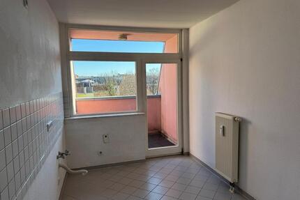 Schneller Umzug - sofort einziehen - 3-Raum mit Balkon mit Option einer Küche - Zwickau Zwickau-Nord