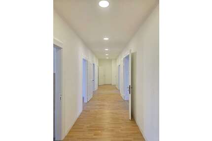 Wohnung zum Mieten in Limbach-Oberfrohna 916,00 € 130.82 m²