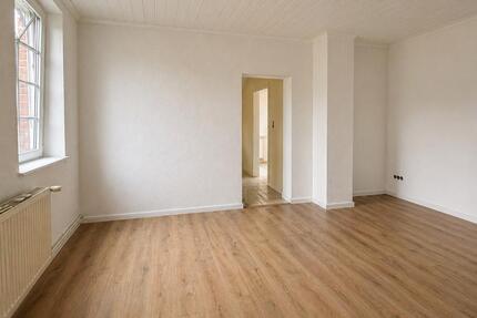 Schöne, große 135m2 5 Zimmer Wohnung Gartenmitnutzung - Haßbergen