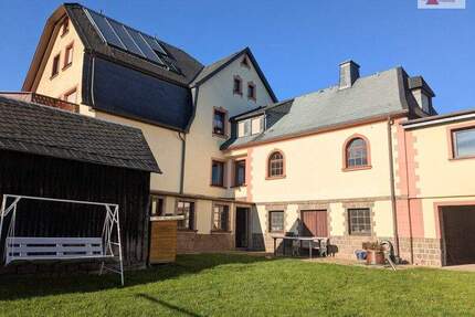 Drebach im Erzgebirge bei Chemnitz: Zweifamilienhaus mit Einliegerwohnung & 5.900 m² Grundstück
