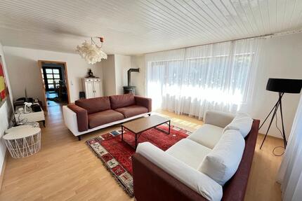 Großzügiger, zeitloser Bungalow mit Einliegerwohnung - Niddatal