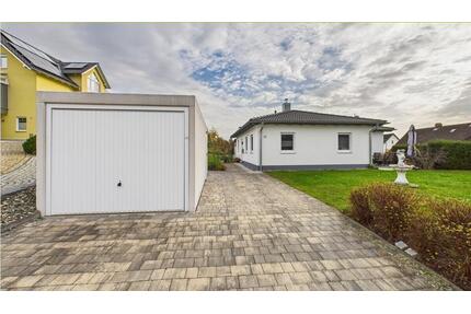 Neuwertiger Winkelbungalow in begehrter Wohnlage energieeffizient - Burgkunstadt