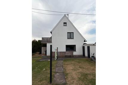 Freistehendes Einfamilienhaus in Niederkassel, 919 m² Grundstück