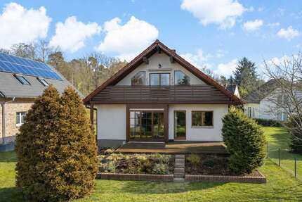 Haus zum Kaufen in Salzatal 450.000,00 € 156 m²