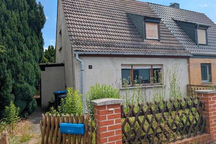 Doppelhaushälfte mit Potential in ruhiger Lage zu verkaufen - Sandersdorf-Brehna
