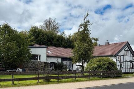 Einfamilienhaus mit Werkstatt und Pferdestall - Simmerath