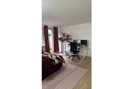 Stilvolles, möbliertes WG-Zimmer mit Balkon in Neusserfurth-