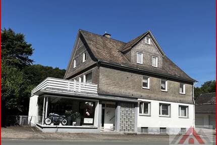 Haus zum Kaufen in Winterberg Siedlinghausen 230.000,00 € 154 m² - Winterberg / Siedlinghausen