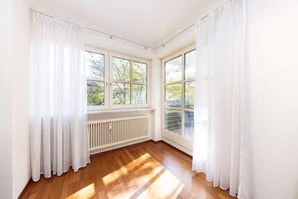 Idyllischer Parkblick in Moosach. Helle, gemütliche 3-Zimmer-Wohnung mit Balkon, Lift & TG-Stellplatz. - München