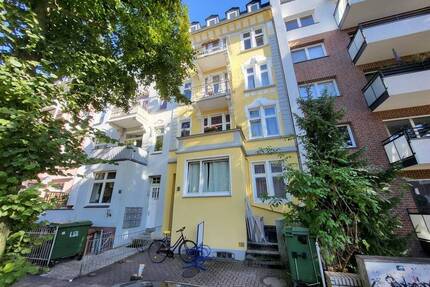 Nähe Bahnhof: Modernisierte 3,5-Zimmer-Altbau-Wohnung in Lübeck-St. Lorenz Nord, Steinrader Weg