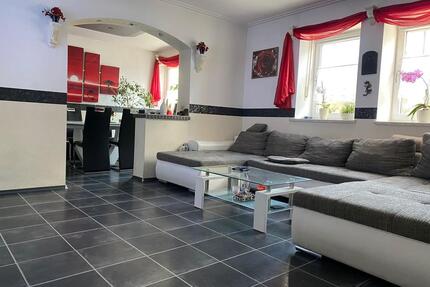 Mehrgenerationenhaus mit Grundstück & Nebengebäuden in Kirkel